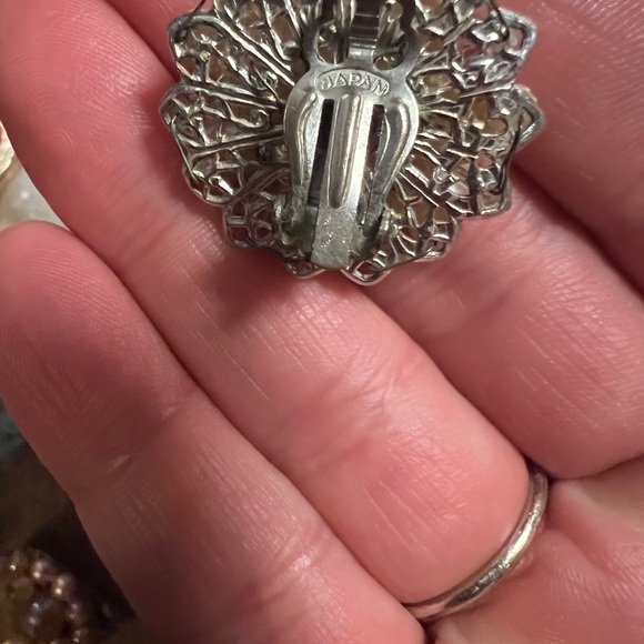 Vintage Japanese West Germany Hong Kong Clip Cluster Earrings - Picture 10 of 12